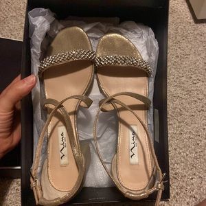 Gently worn Nina New York Nora-Ty taupe reflective heels